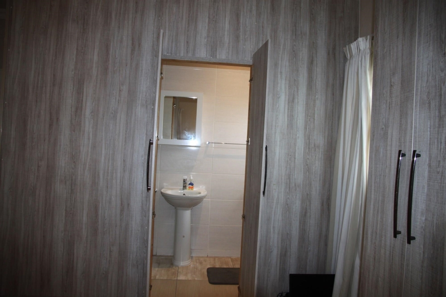 To Let 3 Bedroom Property for Rent in Sunnyridge Eastern Cape